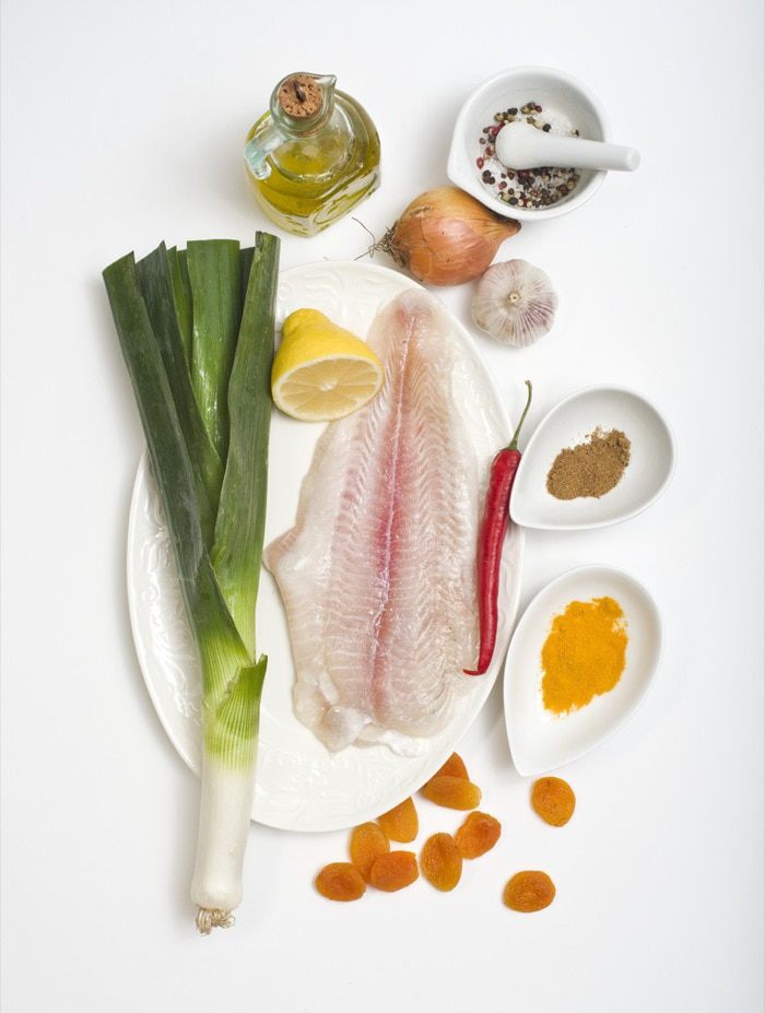 Рыбное филе в листьях лука-порея