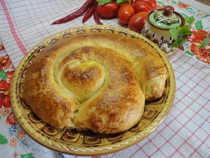 Слоеный пирог с брынзой