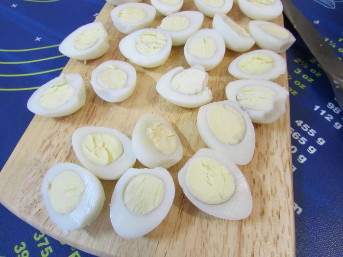 Киш из цельнозерновой муки с капустой и яйцом