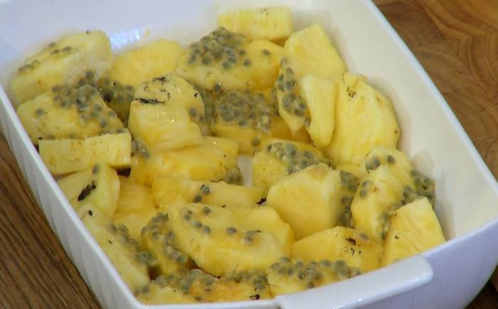 «Павлова» с ананасом и маракуйей