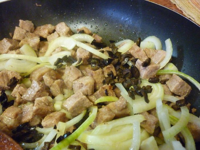 Мясо с оливковым рассолом