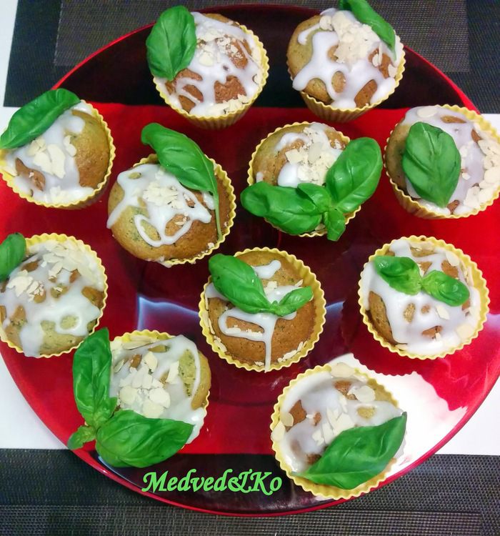Базиликовые весенние кексики