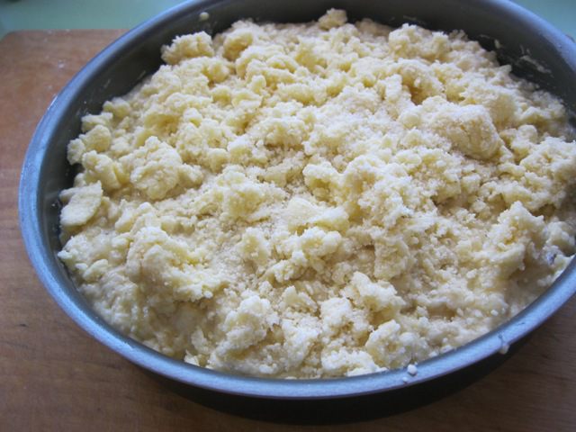 Тертый банановый пирог с крошкой