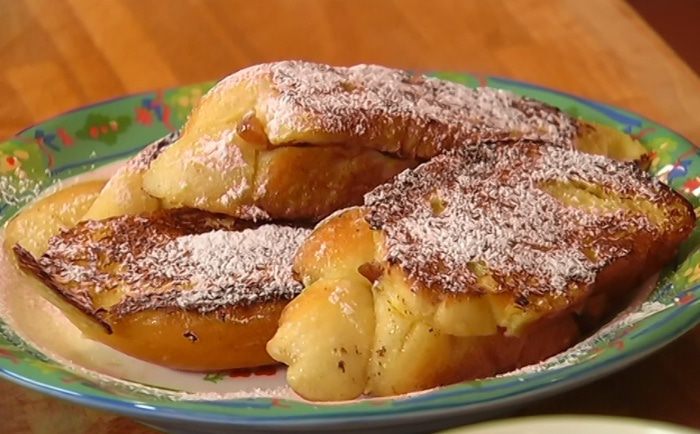 Французские гренки с сушеной вишней и курагой 