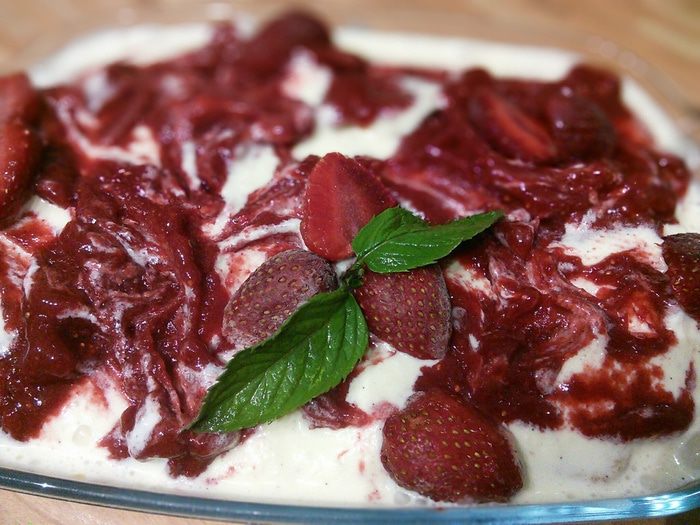 Ванильно-клубничное мороженое а-ля Тирамису 