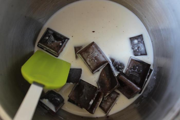 Сливочные капкейки с шоколадной начинкой и сырным кремом