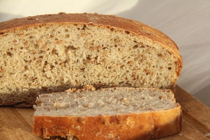 Хлеб с полбой и цукатами