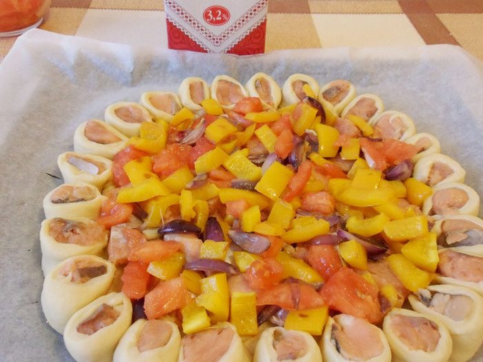 Пирог с лососем и моцареллой