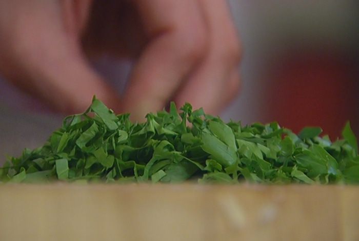 Рисовый салат с огурцами и сладкой кукурузой