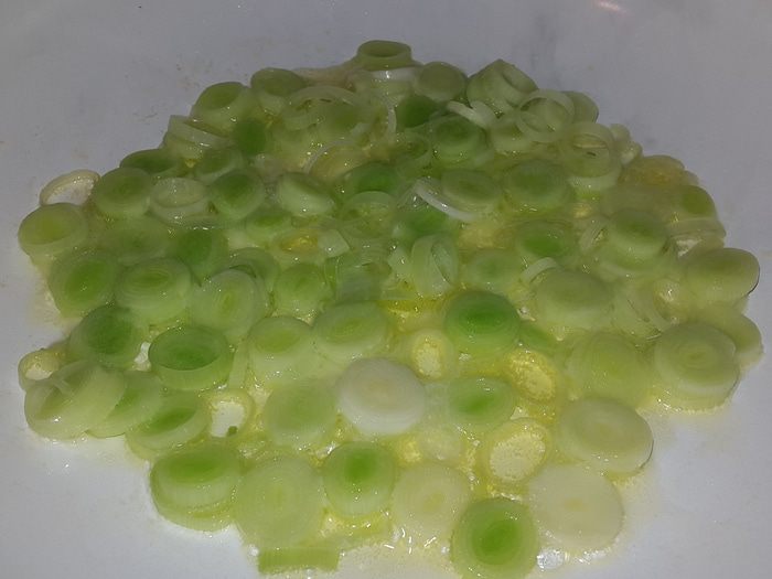 Картофель, запеченный с моцареллой и шпинатом