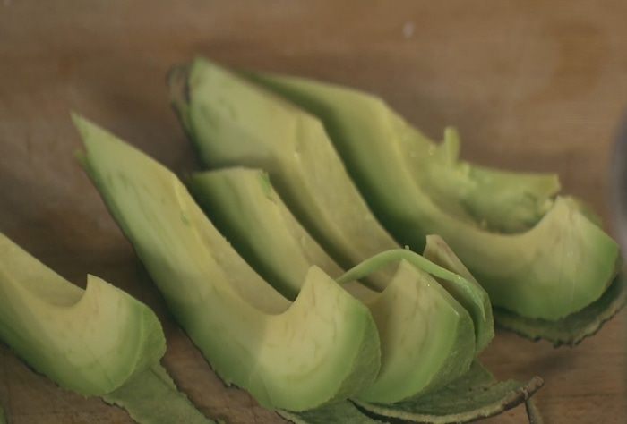 Картофельный салат с авокадо и домашним майонезом 