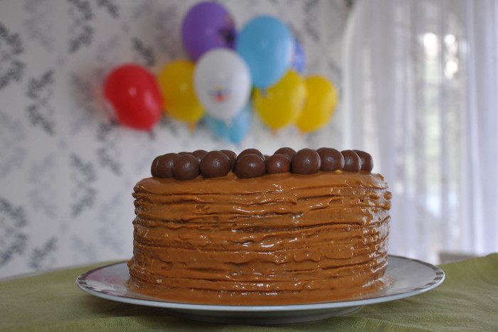 Бисквитный торт с вареной сгущенкой