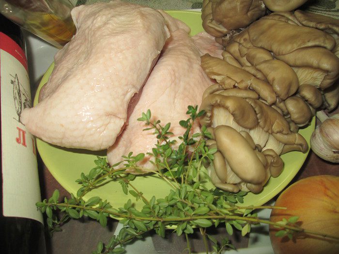 Пряная утка с грибами 