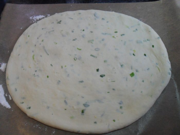 Фокачча с зеленью и чесноком