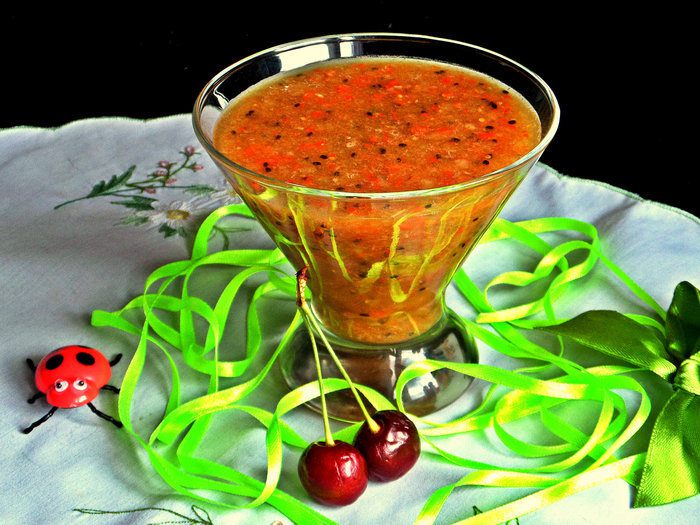 Напиток из ревеня, ананаса и киви