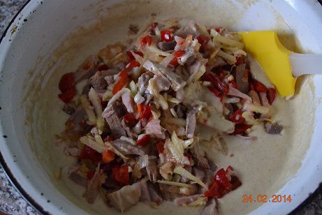 Закусочный кекс с мясом, перцем и яблоком