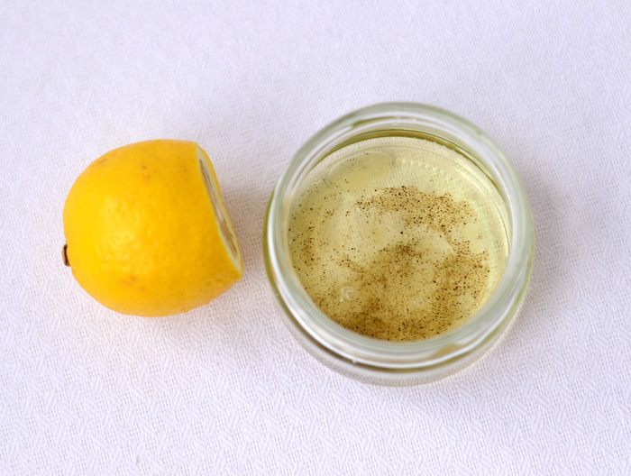 Салат с печенью трески и перепелиными яйцами