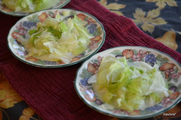 Салат с грушей и гранатом, пеканом и фетой