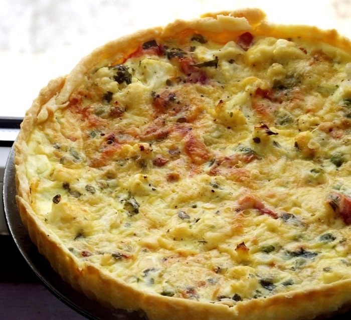 Киш с курицей, ветчиной и овощами