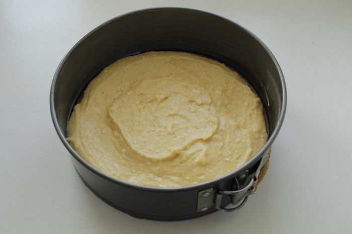 Кекс с яблоками и грецкими орехами