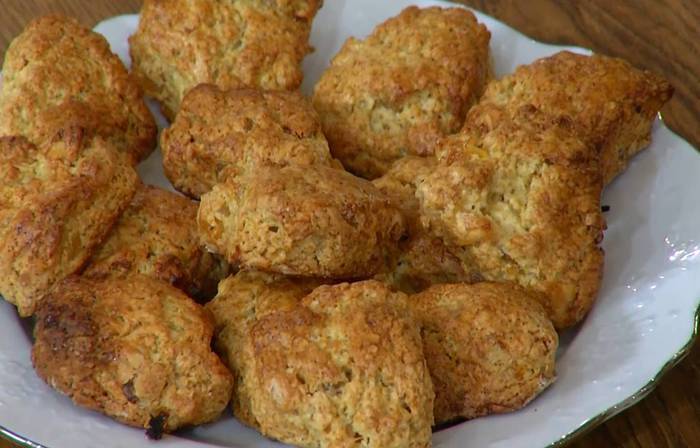 Булочки с курагой и имбирным вареньем