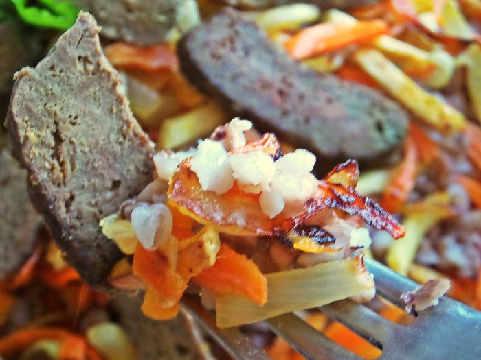 Печенка с овощами и гречкой