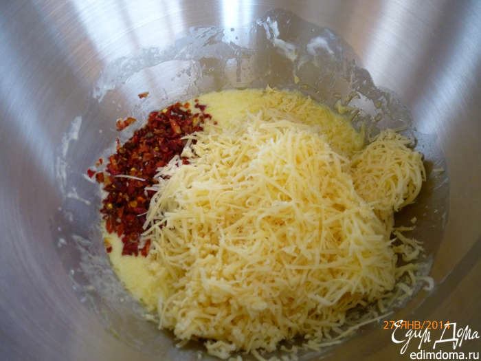 Сырные маффины с паприкой и оливками