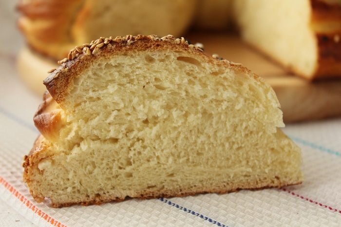 Калач с кунжутом