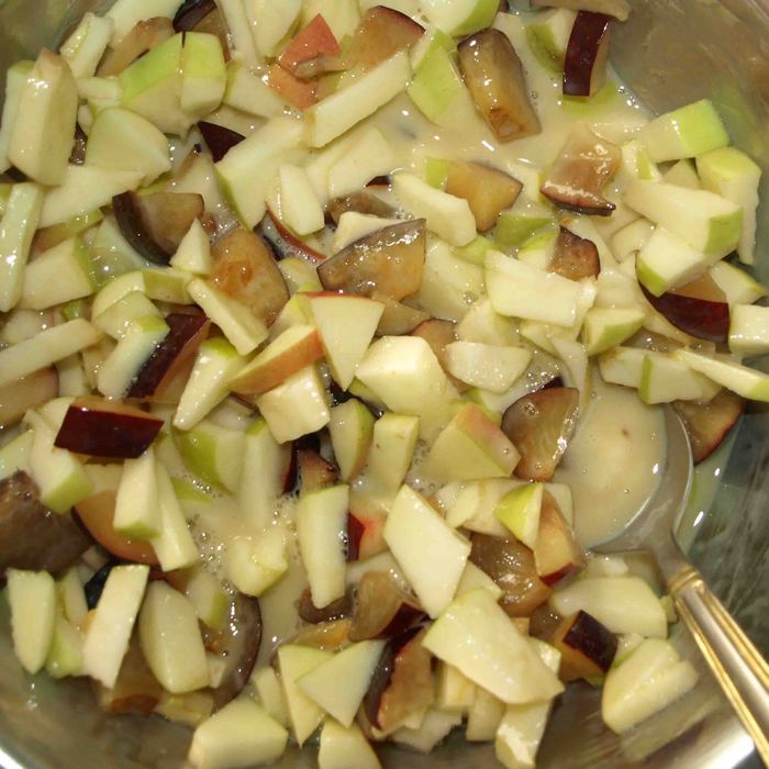  Сливовый пирог с яблоками