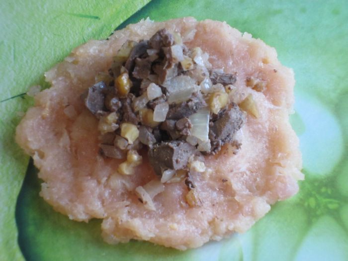 Зразы с куриной печенью и орехами