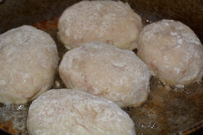 Котлеты из щуки с соусом