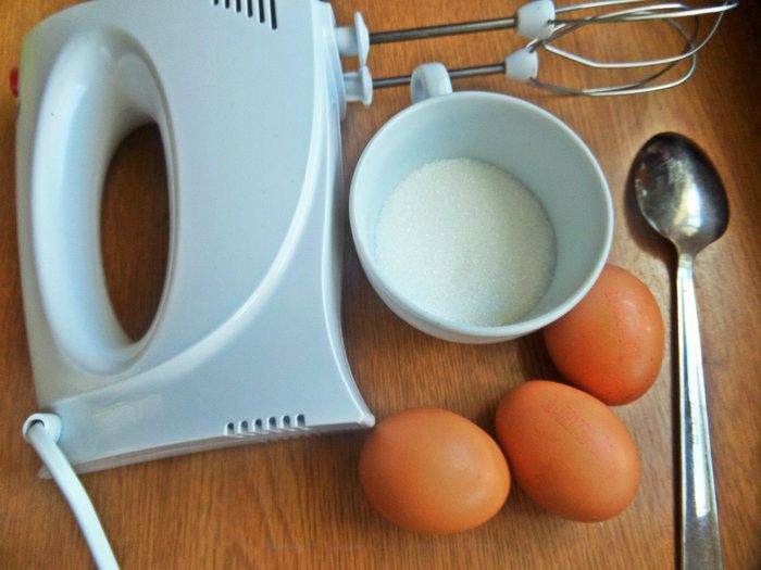 Рулет с творогом и черникой