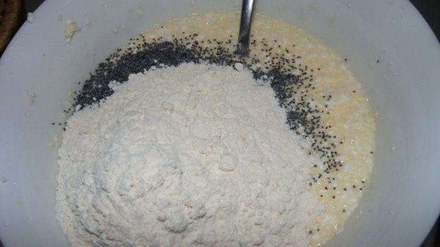 Творожно-маковый кекс с финиками