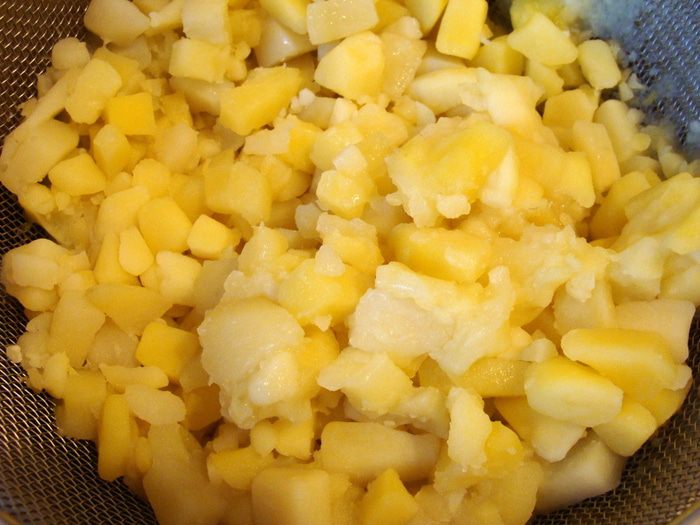 Мясной пирог с моцареллой на картофельном тесте