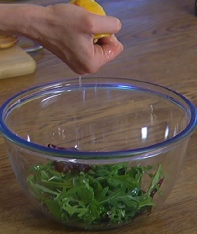 Жареные грибы на тостах 