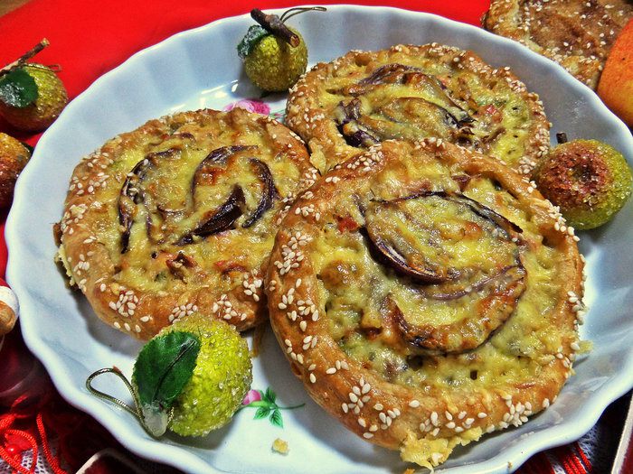 Слойки с картошкой и лососем