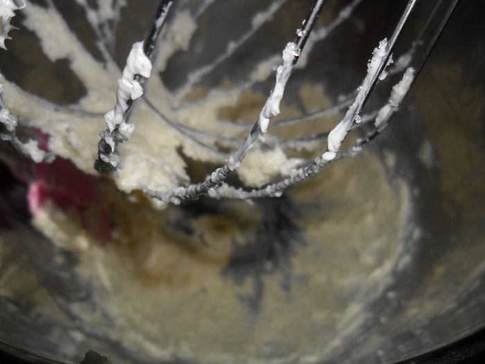 Пирог с изюмом и арахисом