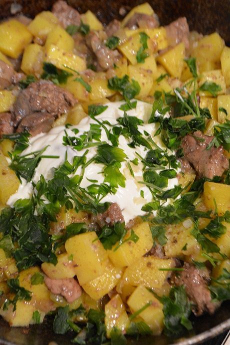 Жаркое с картофелем и куриной печенью
