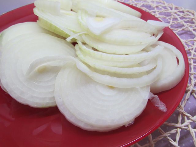 Маринованная скумбрия с овощами