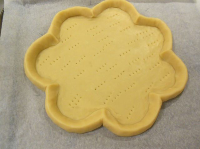 Пирог-цветок с персиками