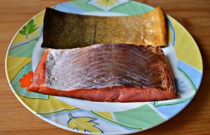 Салат с чечевицей и соусом из слабосолёной форели