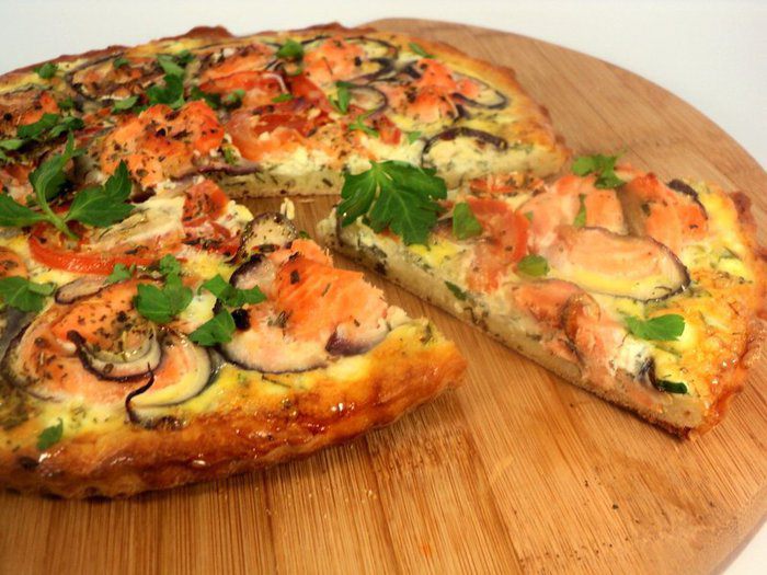 Пицца с семгой и сливочным сыром