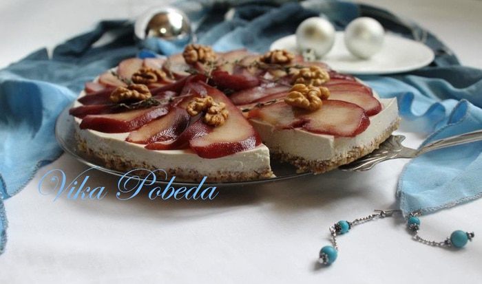 Чизкейк с голубым сыром и пьяной грушей