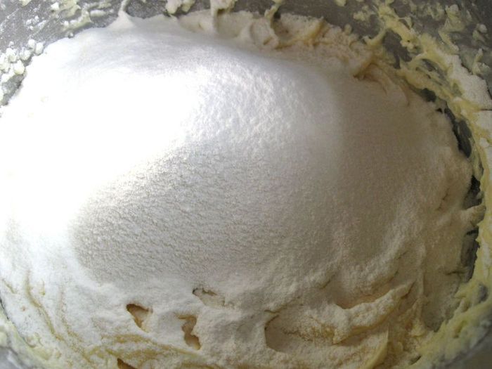 Шарлотка с грушами
