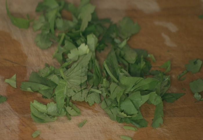 Картофельные оладьи и запеченный перец с сосисками 