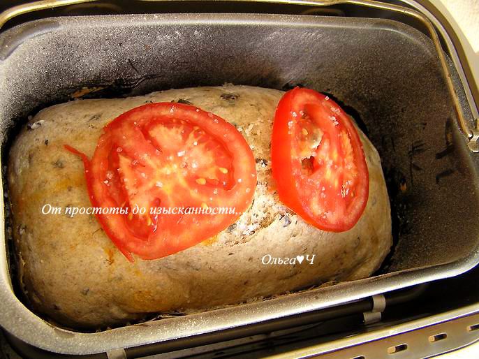 Оливковый хлеб с маслинами и каперсами