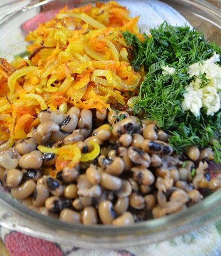 Салат с фасолью и овощами