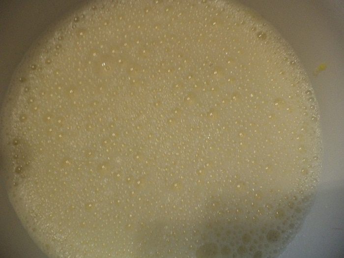 Пирог из слоеного теста с брокколи и крабовыми палочками