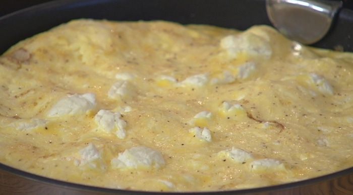 Фриттата с козьим сыром и шалфеем 