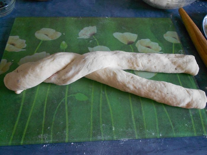 Косички из дрожжевого теста с начинкой